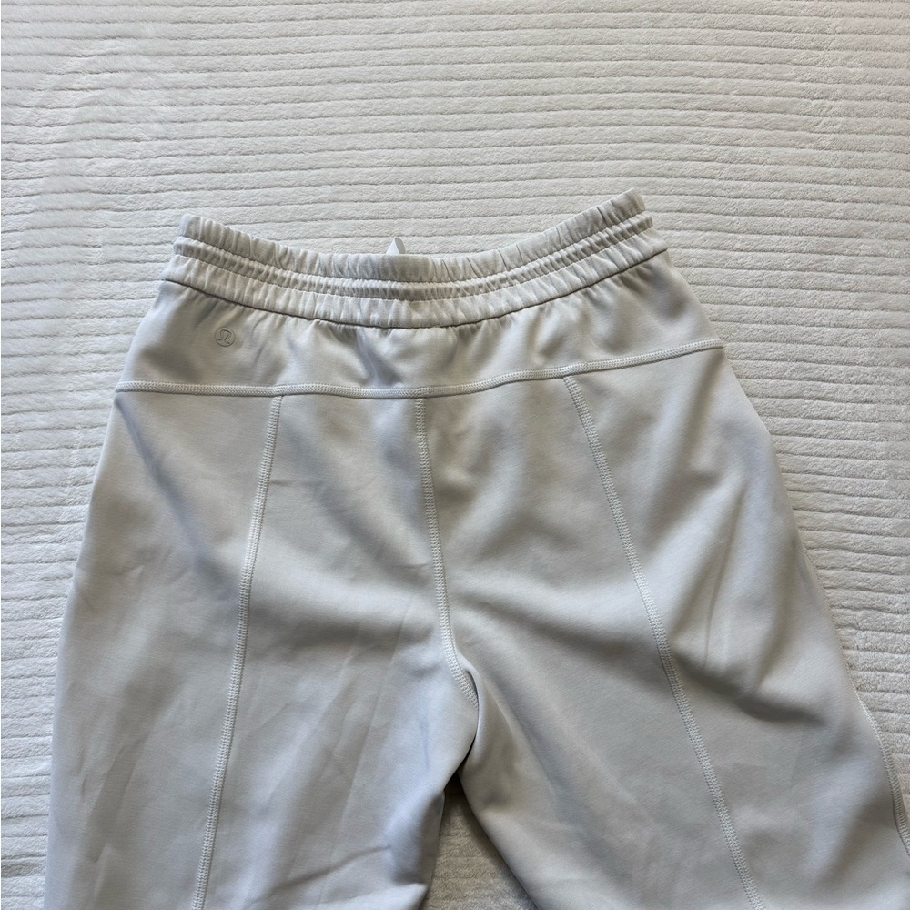 lululemon athletica Cropped Straight-Leg Pants in Off-White - Picture 3 of 11